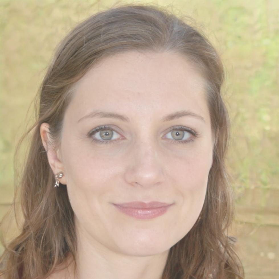 Portrait professionnel de Clara Moreau, formatrice en finances personnelles