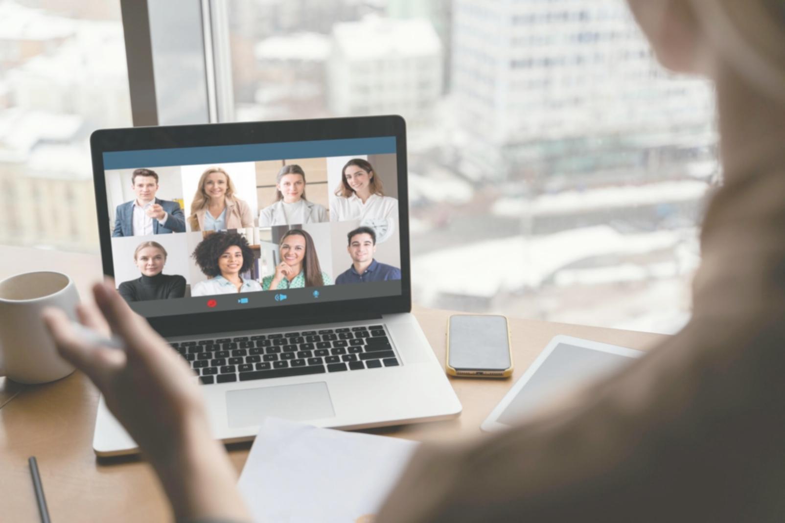Session de formation en petit groupe avec formateur expert